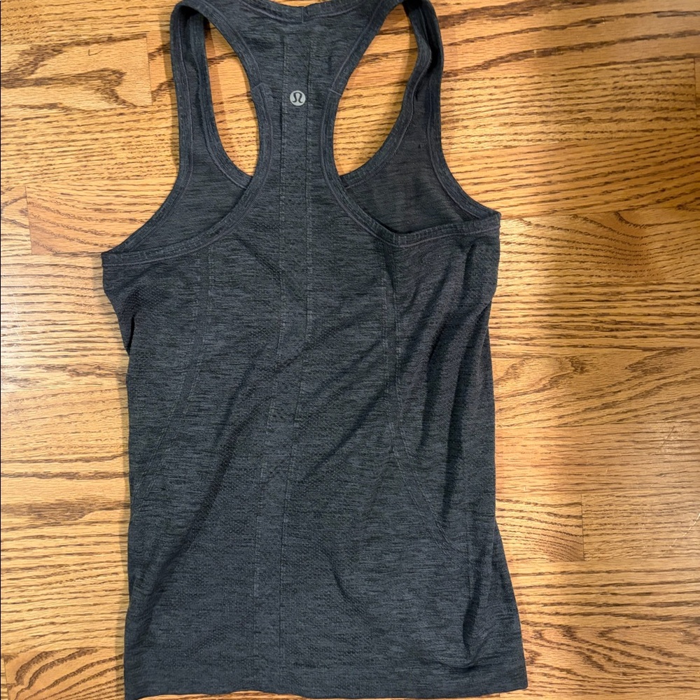 Lululemon women’s athletica charcoal color tank